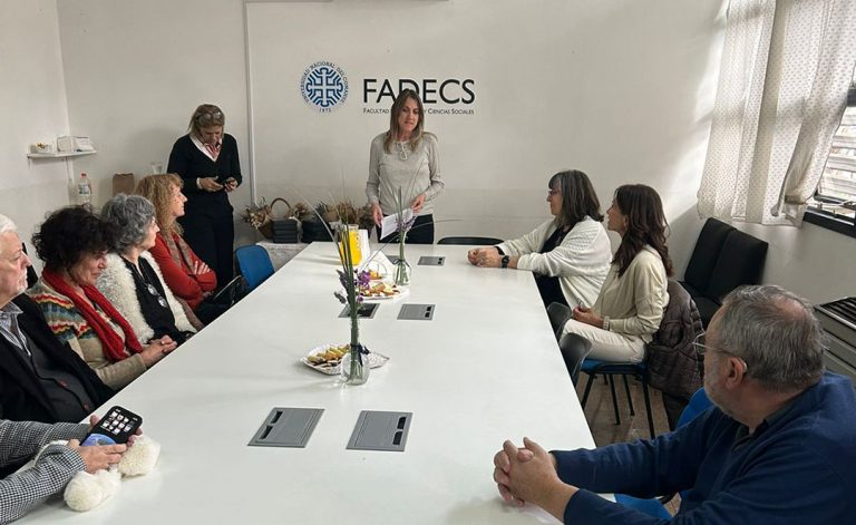 LA FADECS RECONOCE A DOCENTES INSVESTIGADORAS/ES Y EXTENSIONISTAS