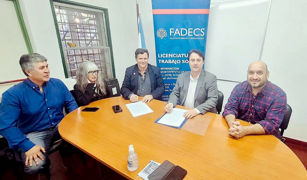 CONVENIO DE CO-FORMACIÓN ENTRE LA FADECS Y LA MUNICIPALIDAD DE NEUQUÉN
