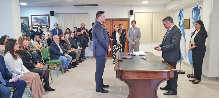 UN GRADUADO DE FADECS JURÓ COMO JUEZ CIVIL EN RINCÓN DE LOS SAUCES