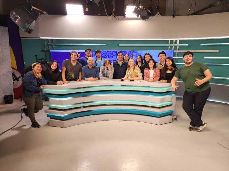 ESTUDIANTES DE COMUNICACIÓN SOCIAL REALIZARON UNA VISITA ACADÉMICA A CANAL 10 DE RÍO NEGRO