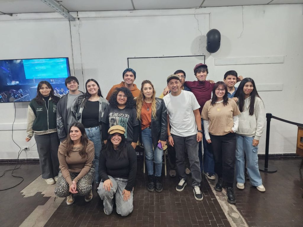 CONDUCTORES DE LA FIESTA NACIONAL DE LA MANZANA COMPARTIERON SU EXPERIENCIA CON ESTUDIANTES DE LA UNCO