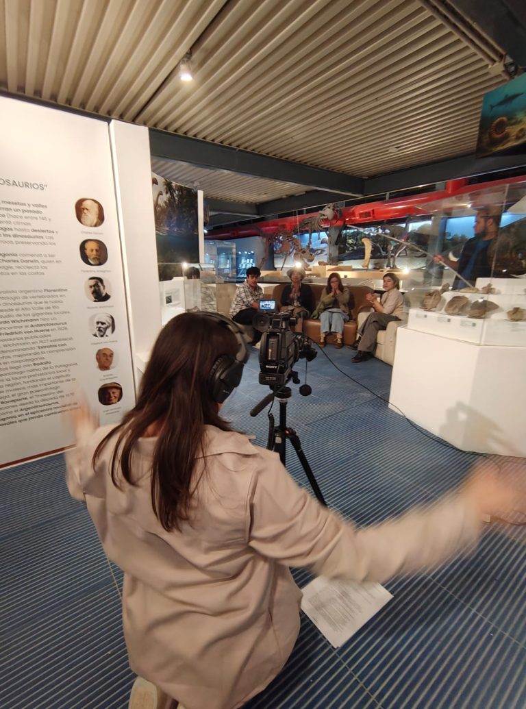 ESTUDIANTES DE COMUNICACIÓN SOCIAL GRABARON UN PODCAST EN EL MUSEO DE CIENCIAS NATURALES DE ROCA