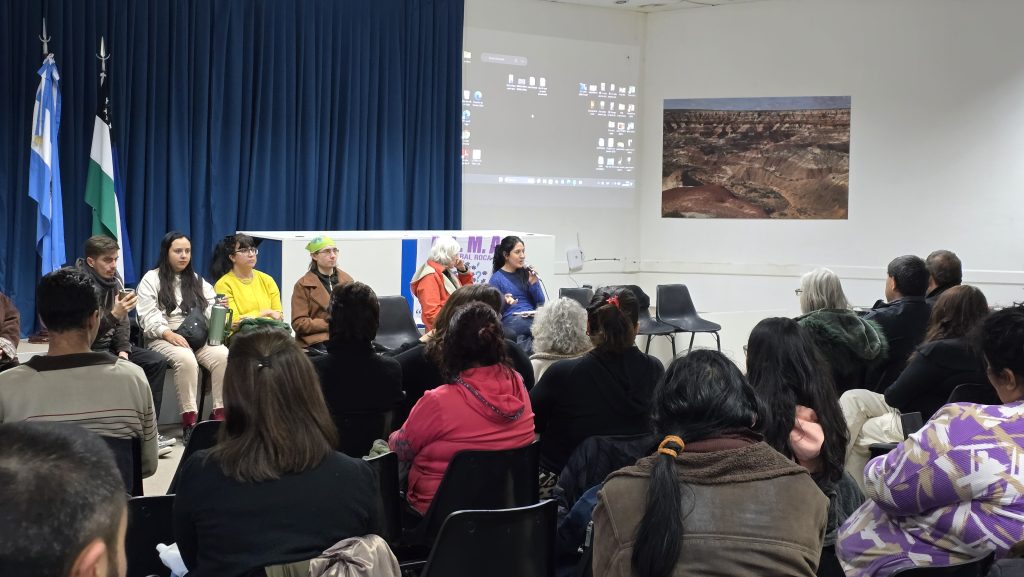 EXITOSO CONVERSATORIO SOBRE EMERGENCIA EN SALUD MENTAL Y ESTRATEGIAS DE RESISTENCIA