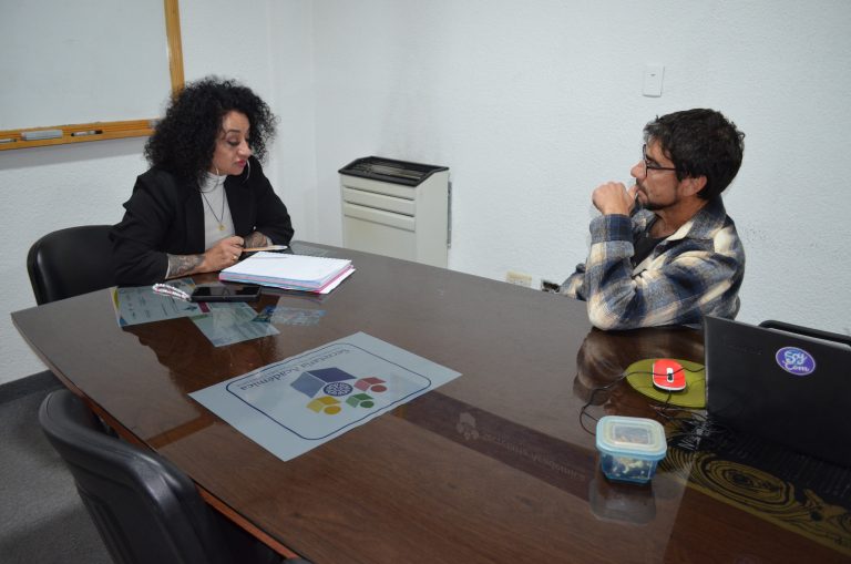 ¿DEJASTE LA FACULTAD POR EL TRABAJO O ALGÚN TEMA PERSONAL? EL AMBICIOSO PLAN DE LA UNCO PARA LOGRAR QUE TE RECIBAS