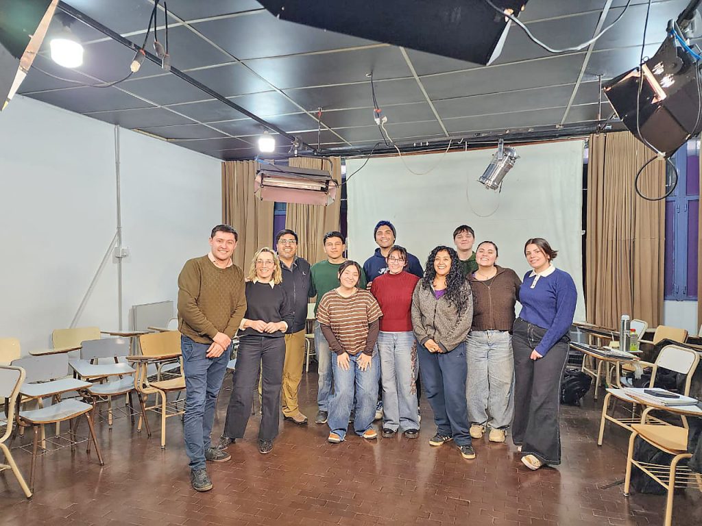 ESTUDIANTES DE COMUNICACIÓN SOCIAL CON MENCIÓN EN LOCUCIÓN DE LA FADECS-UNCO participaron de una Masterclass con destacados periodistas regionales