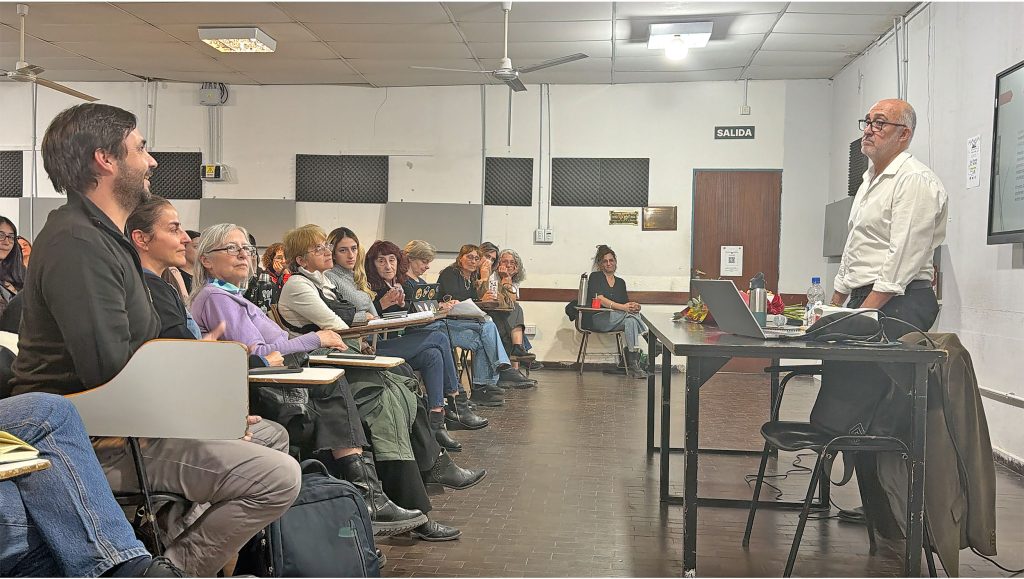 RECONOCIMIENTO INSTITUCIONAL AL PROFESOR CARLOS PESCADER CON MOTIVO DE SU JUBILACIÓN
